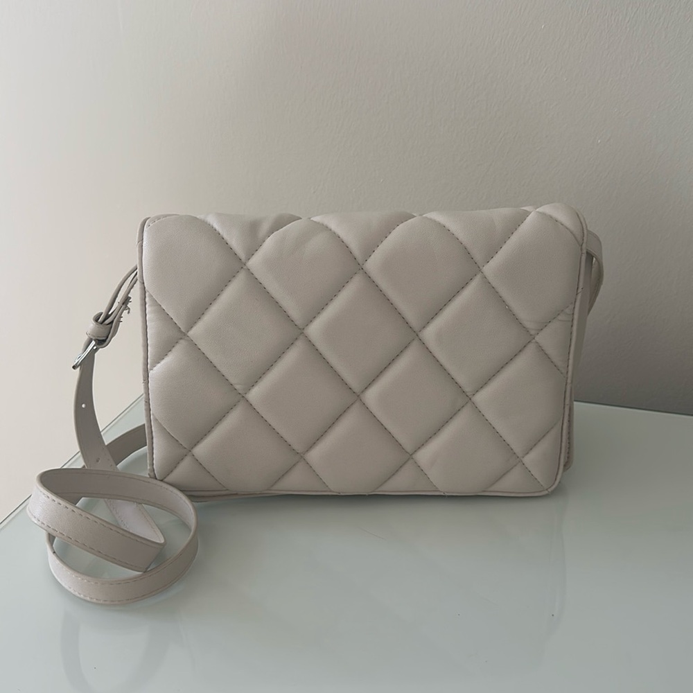 White cushioned purse